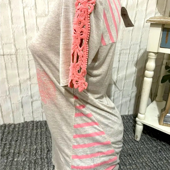 Buckle Daytrip Crochet Sleeves Embellished  Cross Top Sz M NWT! - Picture 3 of 5